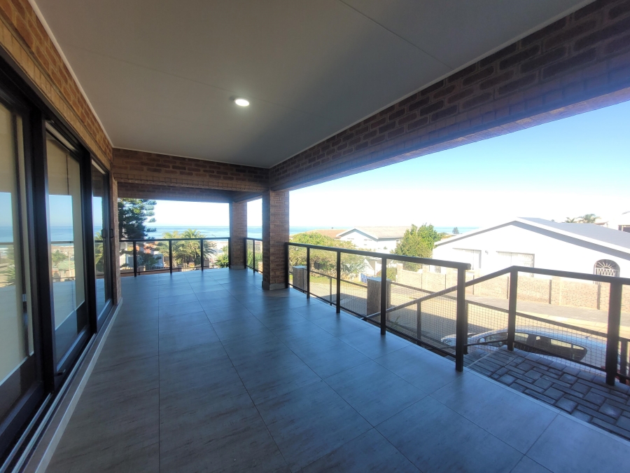 4 Bedroom Property for Sale in Wavecrest Eastern Cape